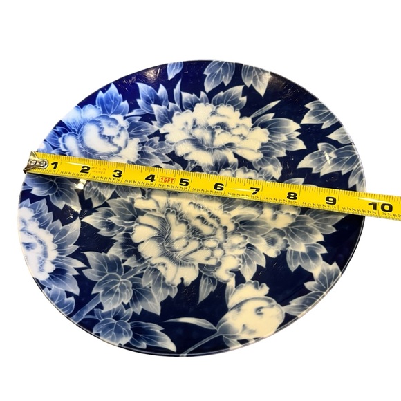 Japanese Porcelain Dish with Floral Design in Cobalt Blue and White - Picture 5 of 5